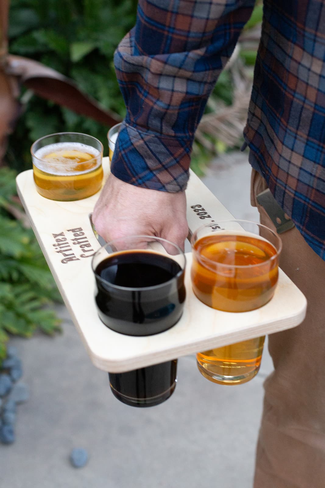 personalized-wood-beer-caddy-custom-pint-carrier-for-home-bar-brewery-restaurant